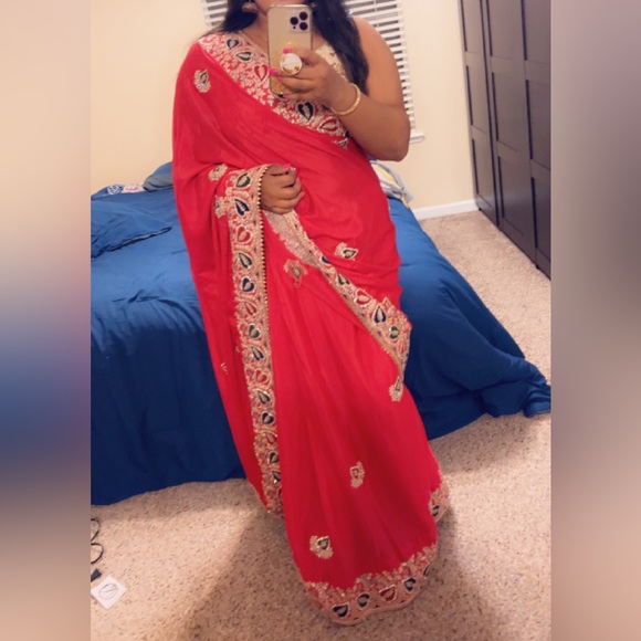 Beautiful red Sari - Picture 1 of 1